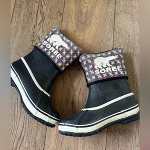 SOREL Black & white pull on  Rain Boots With Warming Inserts big kids 3